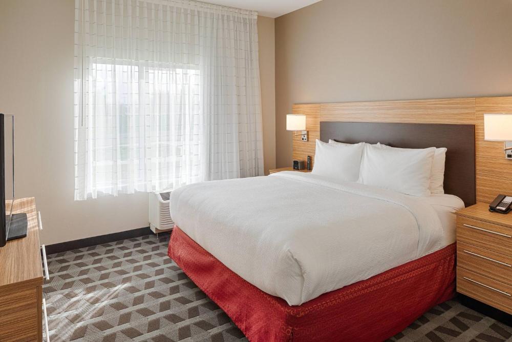 One-Bedroom King Suite with Sofa Bed - Hearing Accessible interior